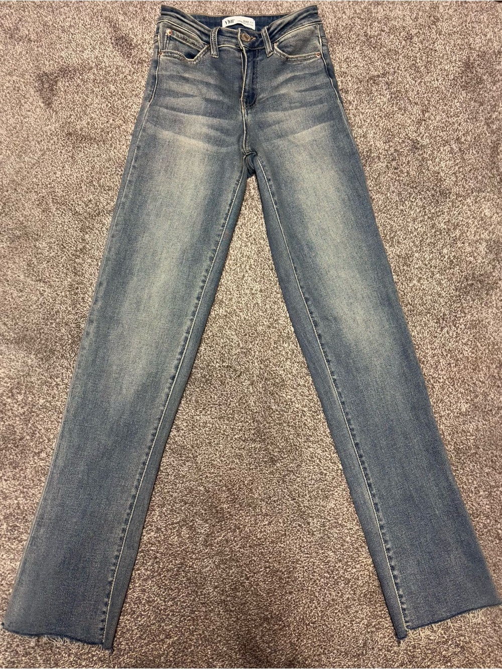 YMI Women's Tinted Blue Medium Wash Straight Leg Raw Hem Jeans size 3/26